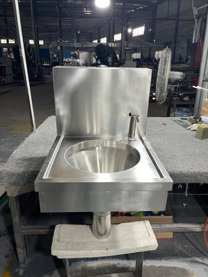 Acero inoxidable 304/316 montado en la pared utilidad de una sola taza Sluice fregaderos pistola de aerosol Grifón con válvula de descarga Cisterna para hospitales, clínica Cirugía médica